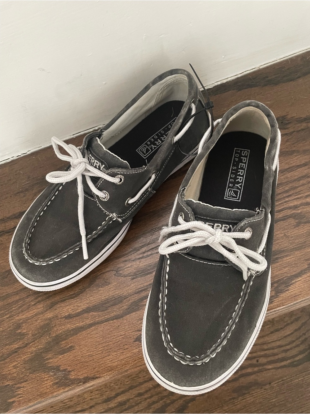 Sperry Kids' Halyard Boat Shoes - Dark Gray Canvas Boat Shoes with White Laces